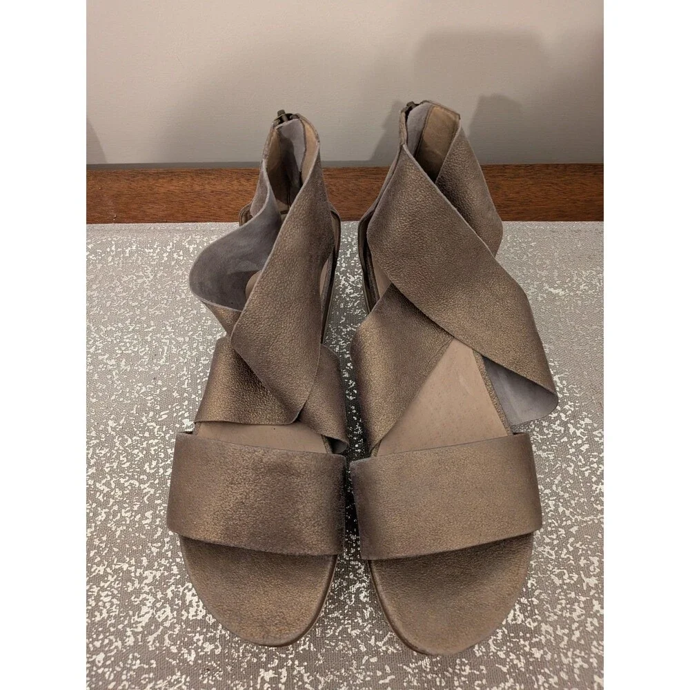 Eileen Fisher Sport Platform Women’s 9 Sandals Gold Metallic Suede Leather NEW